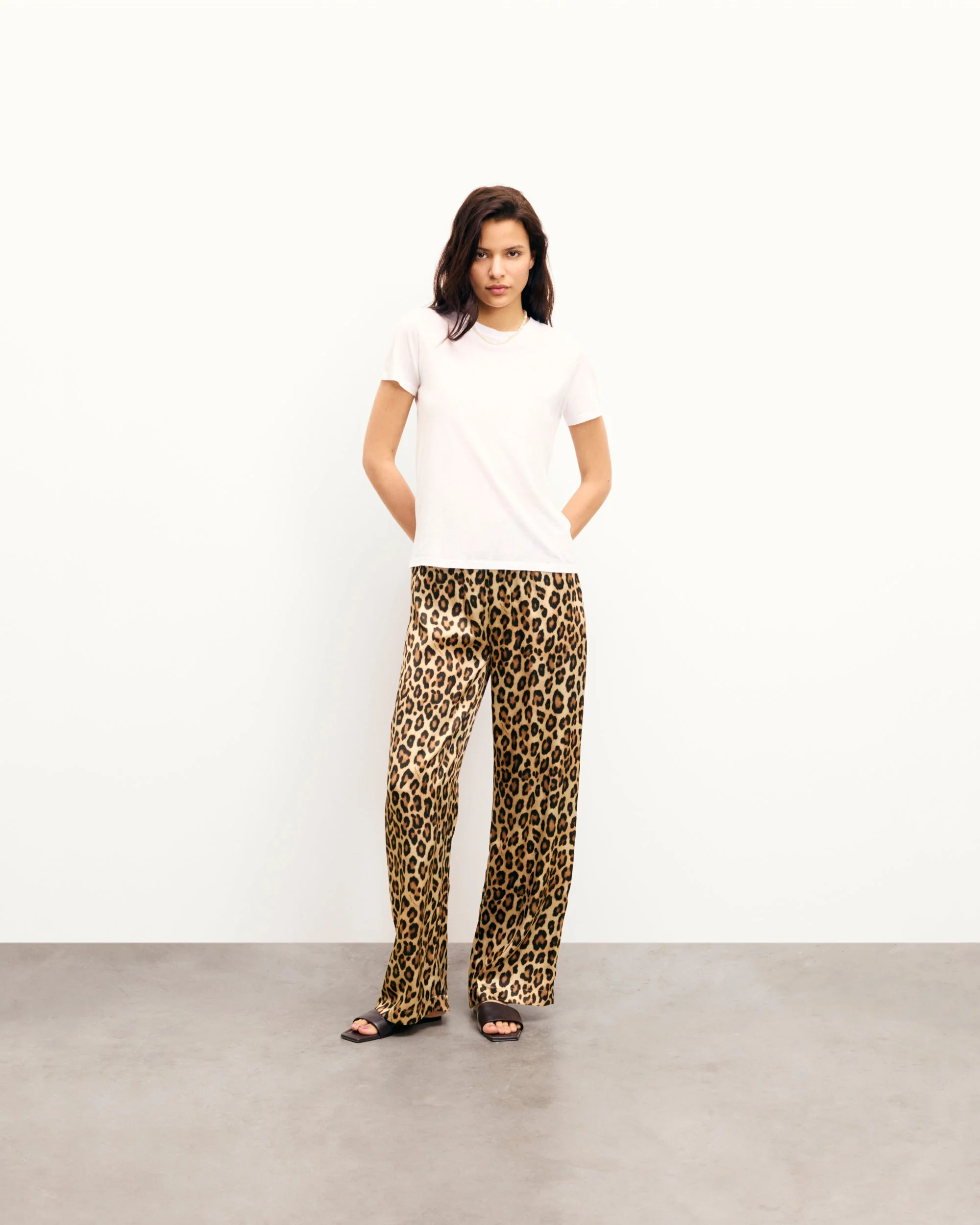 Crewneck Short Sleeve T-shirt (S25 / WOMEN / White) - Image 3